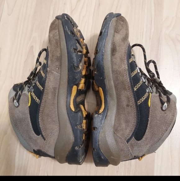 Hi-Tec waterproof boots - child's size 4 - Picture 4 of 11